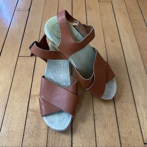 No. 6 Coco Cross Front Clogs in Caramel